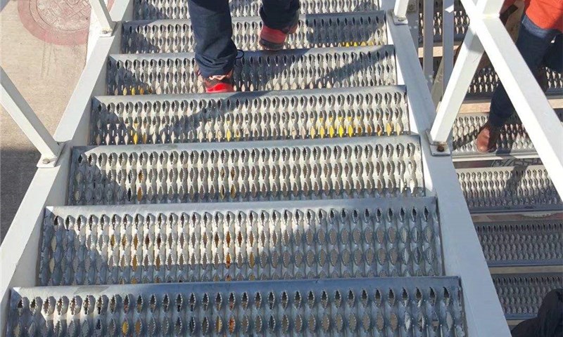 踏步冲孔网板